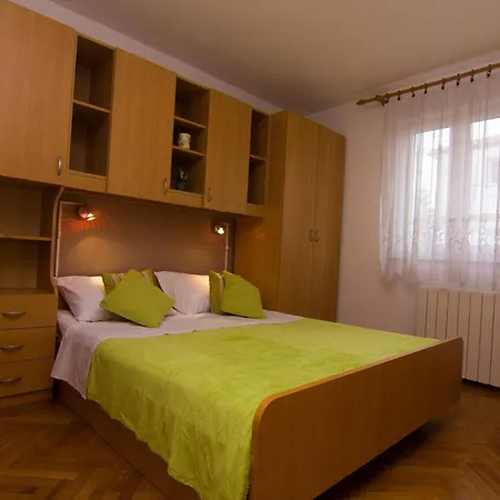Refined And Timeless Krk With Terrace - Two Bedroom With Terrace Krk Town