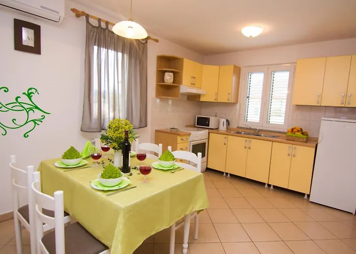 Refined And Timeless Krk With Terrace - Two Bedroom With Terrace Appartamento Krk Town