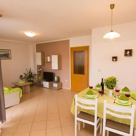 Refined And Timeless Krk With Terrace - Two Bedroom With Terrace Krk Town